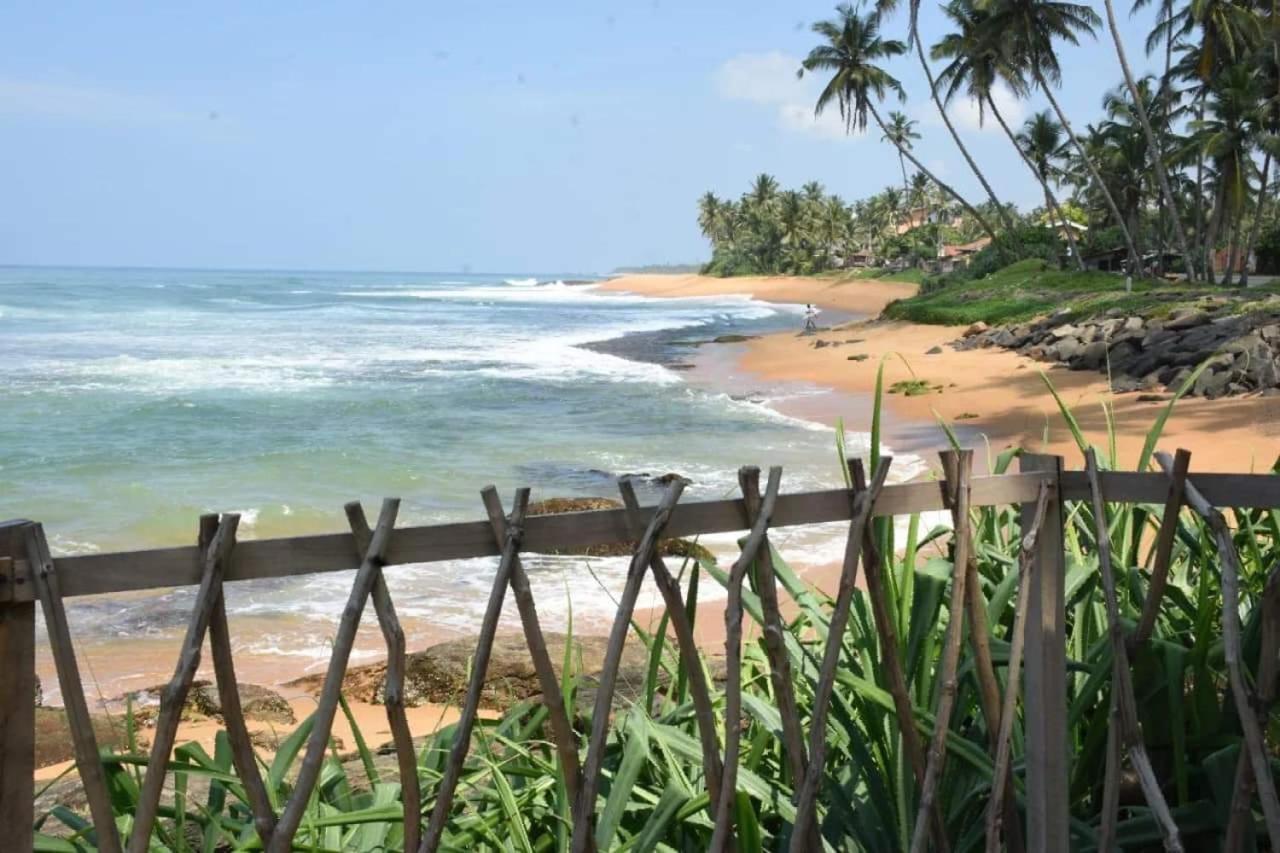 Ashen'S Beach House Boossa ภายนอก รูปภาพ